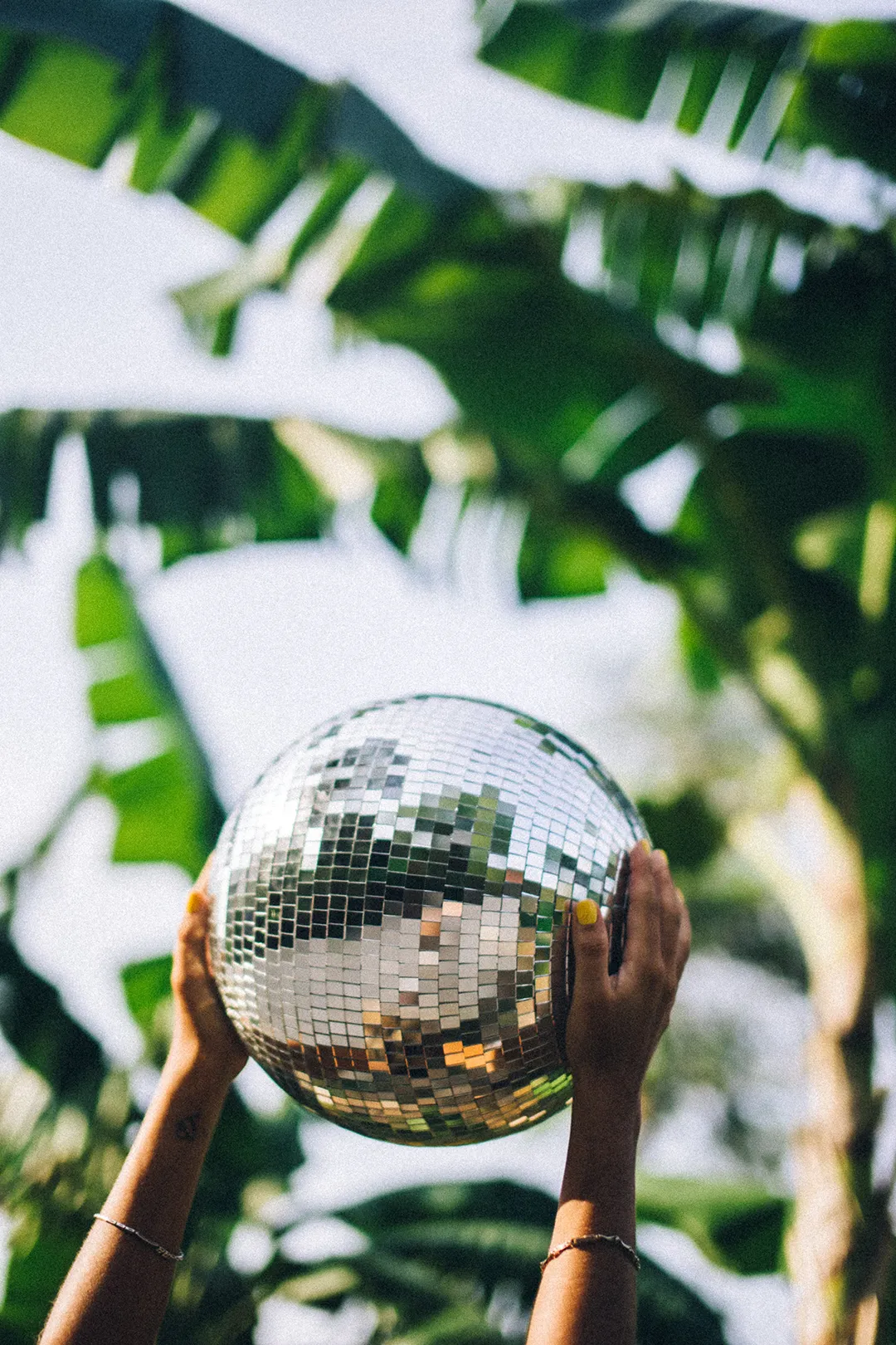 Comment fonctionne une boule à facettes ?