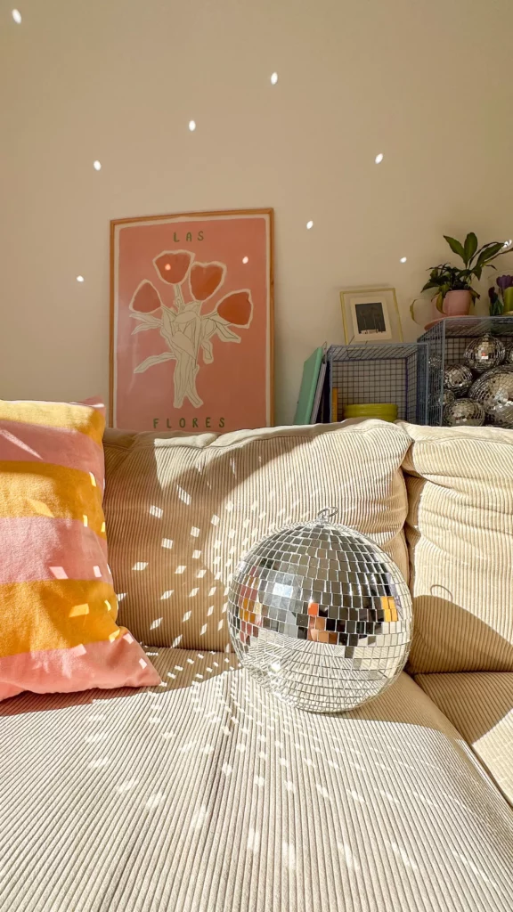 Boule à facettes au soleil